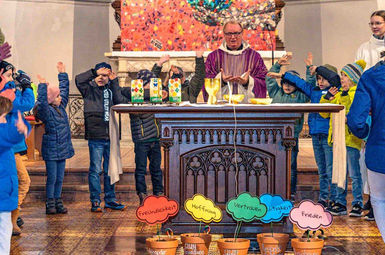 Fotos Gottesdienst mit den Erstkommunionkindern und Fastensuppenessen