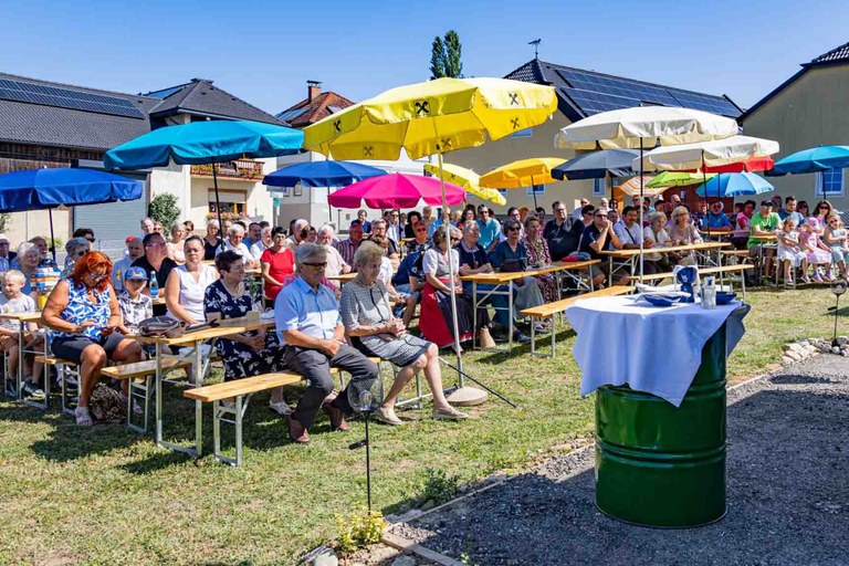 Fotos vom Gottesdienst im Dorf